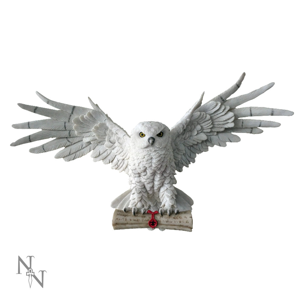 Magnificent magical owl figurine