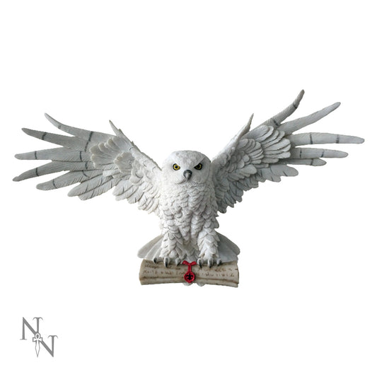 Magnificent magical owl figurine