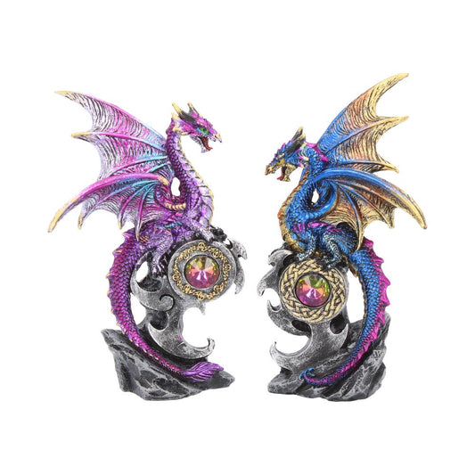 These two Dragon friends are great additions to the ends of any mantelpiece.
